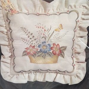 Vintage 80s candlewicking ruffled accent Pillow kit BoHo flower basket 18” New